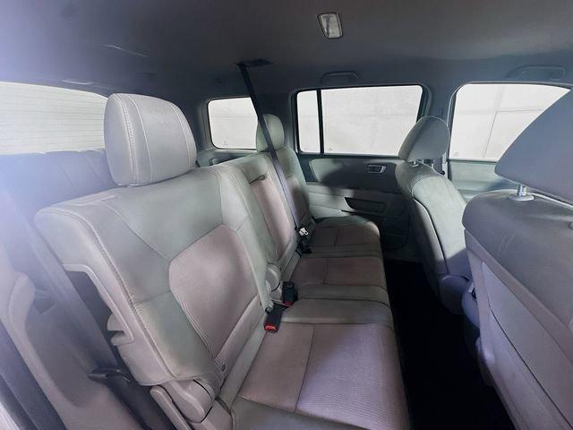 Photo of 2013 Alabaster Silver Metallic Honda Pilot