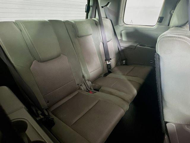 Photo of 2013 Alabaster Silver Metallic Honda Pilot