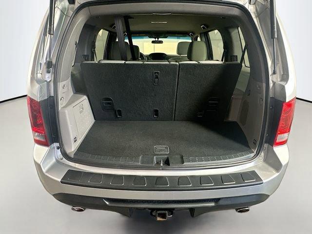 Photo of 2013 Alabaster Silver Metallic Honda Pilot
