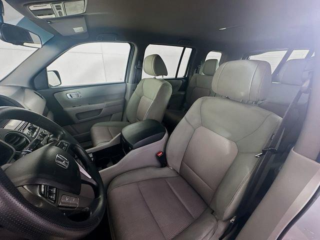 Photo of 2013 Alabaster Silver Metallic Honda Pilot