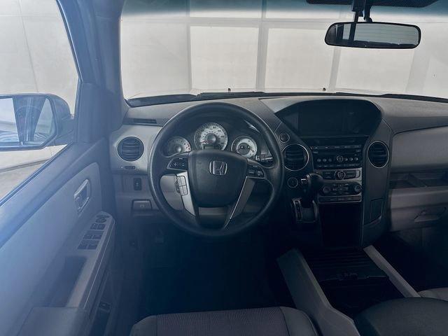 Photo of 2013 Alabaster Silver Metallic Honda Pilot