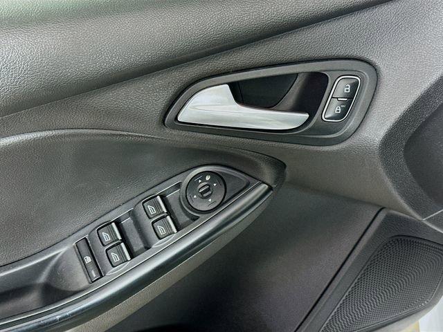 Photo of 2016 Frozen White Ford Focus RS