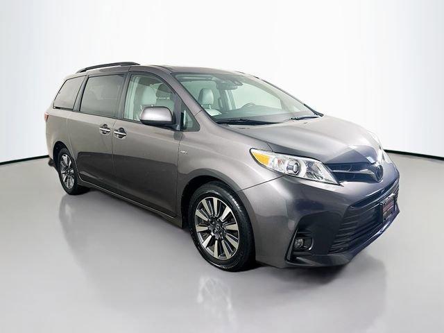 Photo of 2018 Predawn Gray Mica Toyota Sienna