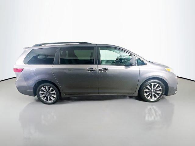 Photo of 2018 Predawn Gray Mica Toyota Sienna