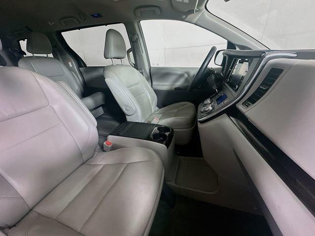 Photo of 2018 Predawn Gray Mica Toyota Sienna