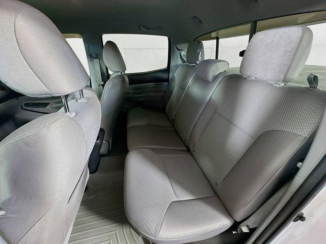 Photo of 2015 Super White Toyota Tacoma