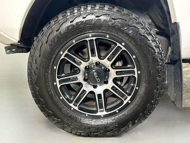 Photo of 2015 Super White Toyota Tacoma