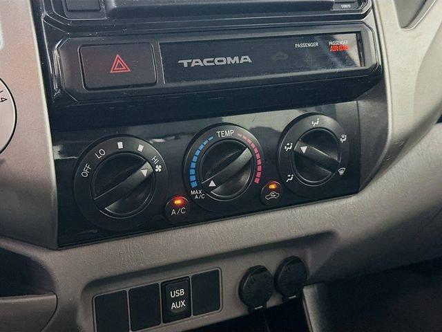 Photo of 2015 Super White Toyota Tacoma