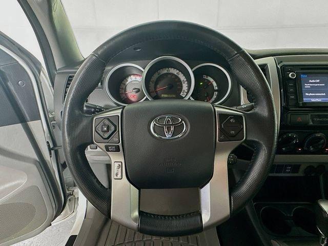 Photo of 2015 Super White Toyota Tacoma