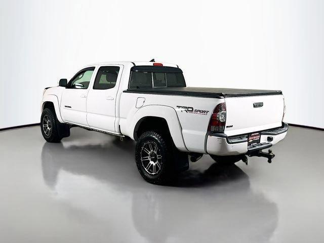 Photo of 2015 Super White Toyota Tacoma