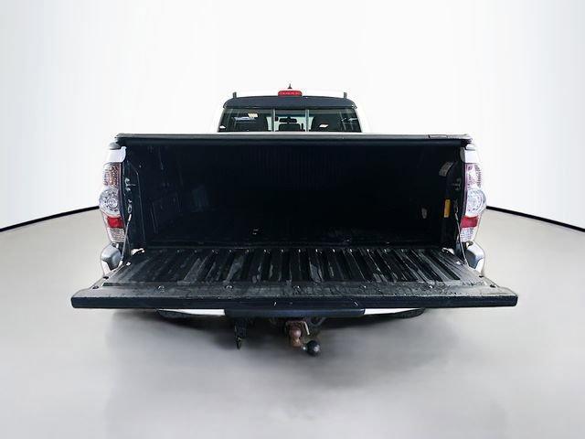 Photo of 2015 Super White Toyota Tacoma