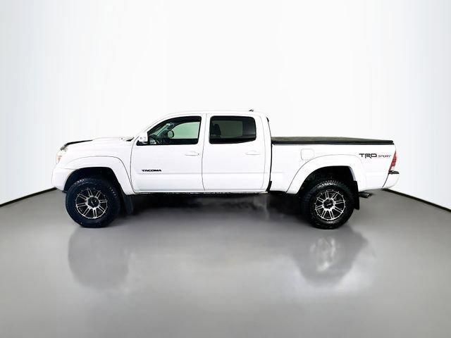 Photo of 2015 Super White Toyota Tacoma