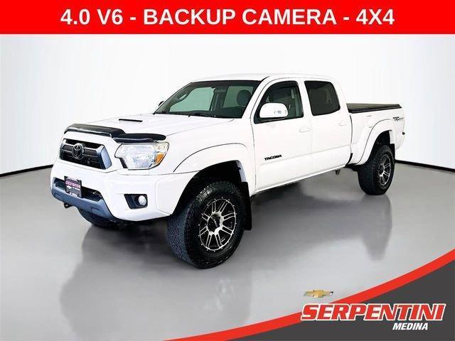 Photo of 2015 Super White Toyota Tacoma