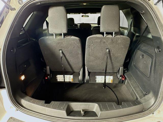 Photo of 2018 White Platinum Tri-Coat Metallic Ford Explorer