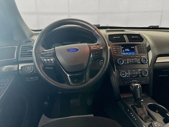 Photo of 2018 White Platinum Tri-Coat Metallic Ford Explorer
