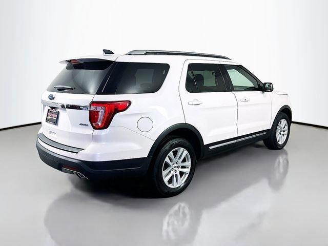 Photo of 2018 White Platinum Tri-Coat Metallic Ford Explorer