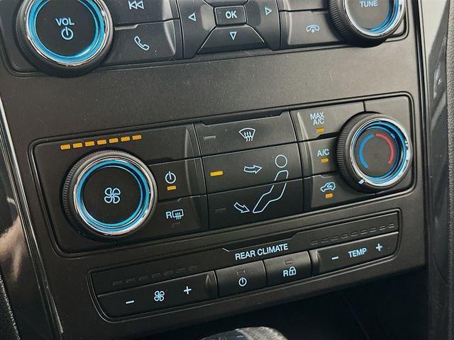 Photo of 2018 White Platinum Tri-Coat Metallic Ford Explorer