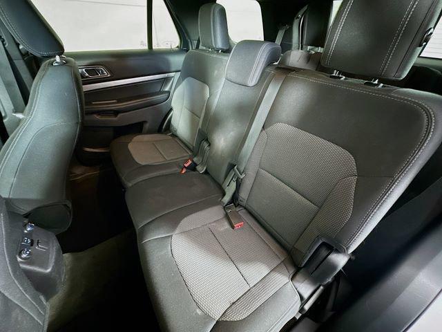 Photo of 2018 White Platinum Tri-Coat Metallic Ford Explorer