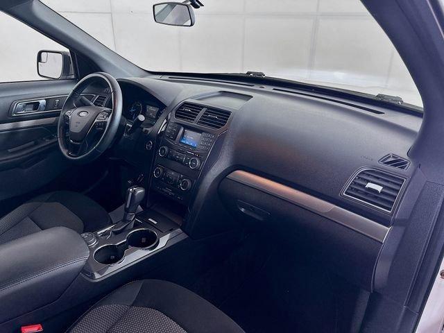 Photo of 2018 White Platinum Tri-Coat Metallic Ford Explorer