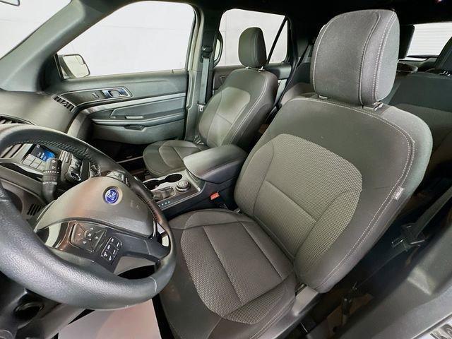 Photo of 2018 White Platinum Tri-Coat Metallic Ford Explorer