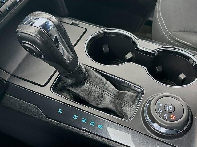Photo of 2018 White Platinum Tri-Coat Metallic Ford Explorer
