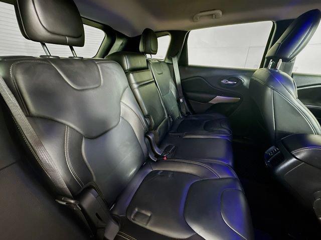Photo of 2017 Bright White Clearcoat Jeep Cherokee