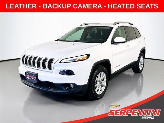 Photo of 2017 Bright White Clearcoat Jeep Cherokee