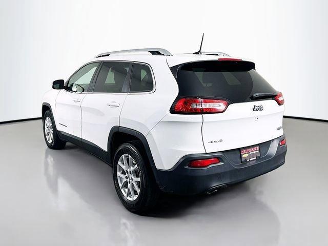 Photo of 2017 Bright White Clearcoat Jeep Cherokee