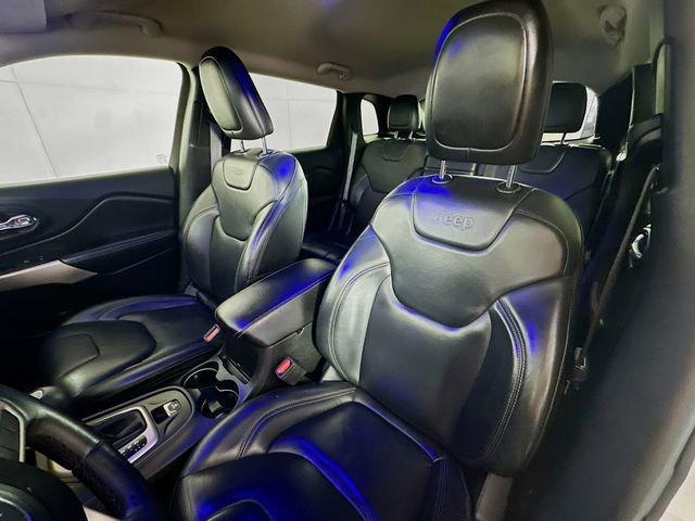 Photo of 2017 Bright White Clearcoat Jeep Cherokee