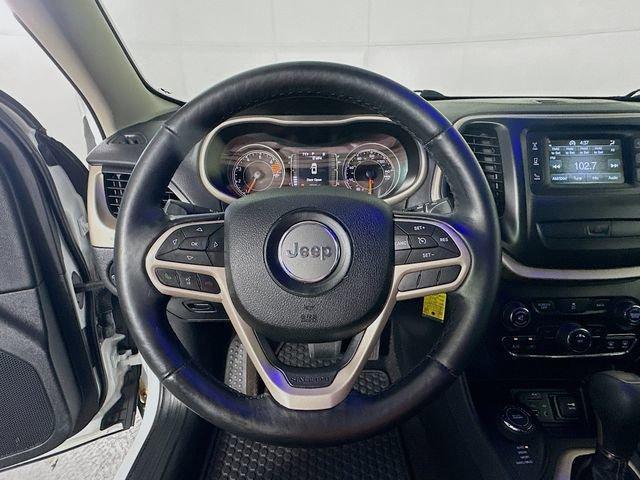 Photo of 2017 Bright White Clearcoat Jeep Cherokee