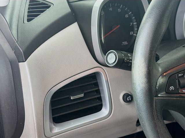 Photo of 2011 Summit White Chevrolet Equinox