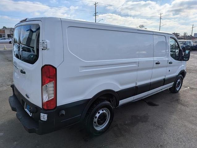 Photo of 2015 White Ford Transit-350