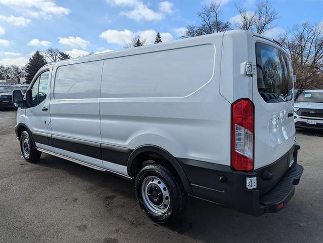 Photo of 2015 White Ford Transit-350