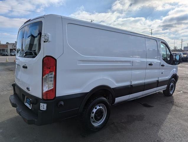 Photo of 2015 White Ford Transit-350