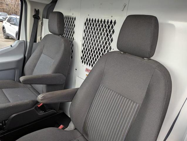 Photo of 2015 White Ford Transit-350