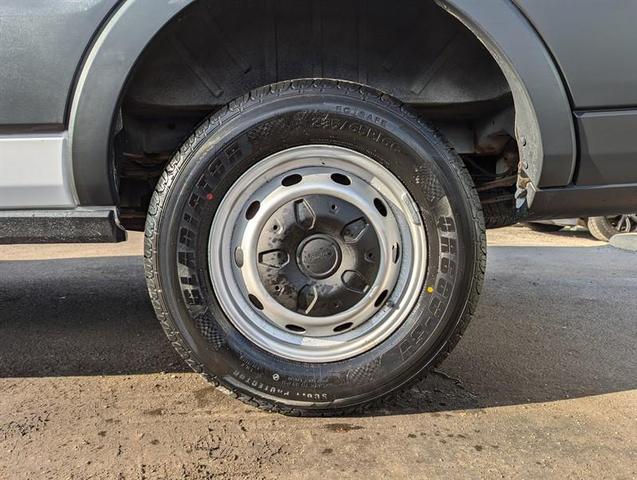 Photo of 2015 White Ford Transit-350
