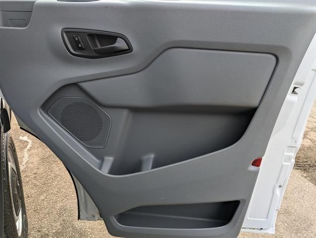 Photo of 2015 White Ford Transit-350