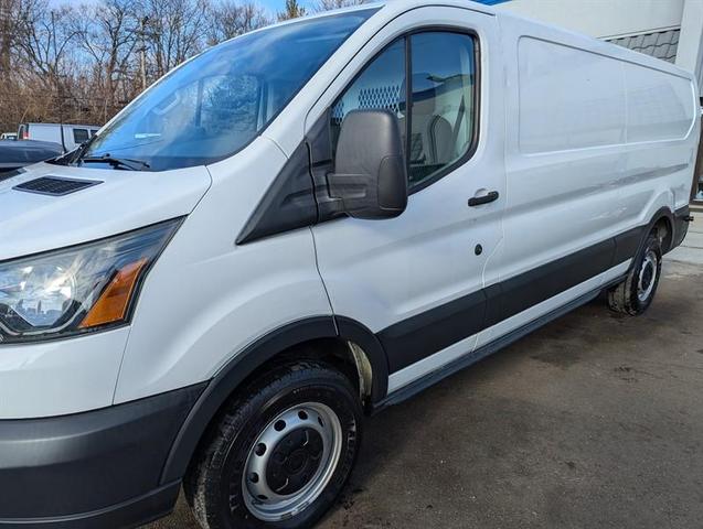 Photo of 2015 White Ford Transit-350