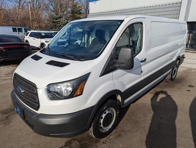 Photo of 2015 White Ford Transit-350