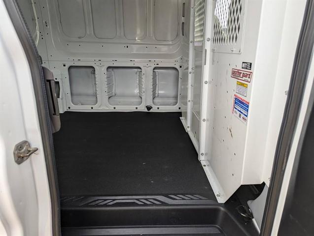 Photo of 2015 White Ford Transit-350