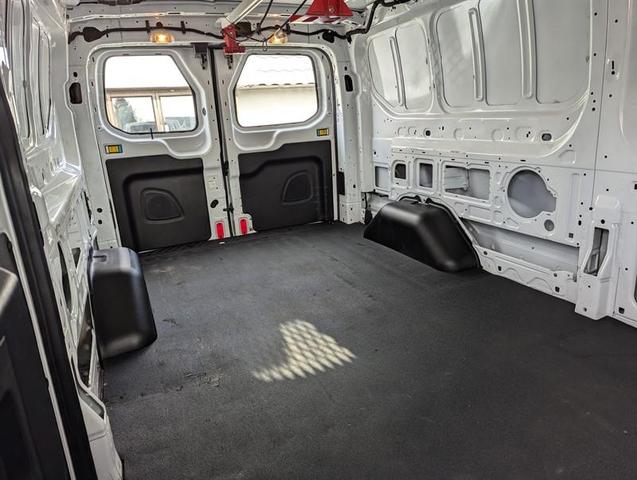 Photo of 2015 White Ford Transit-350
