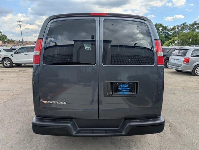 Photo of 2017 Gray Chevrolet Express 2500