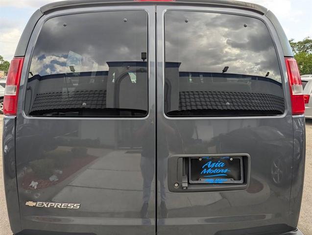 Photo of 2017 Gray Chevrolet Express 2500