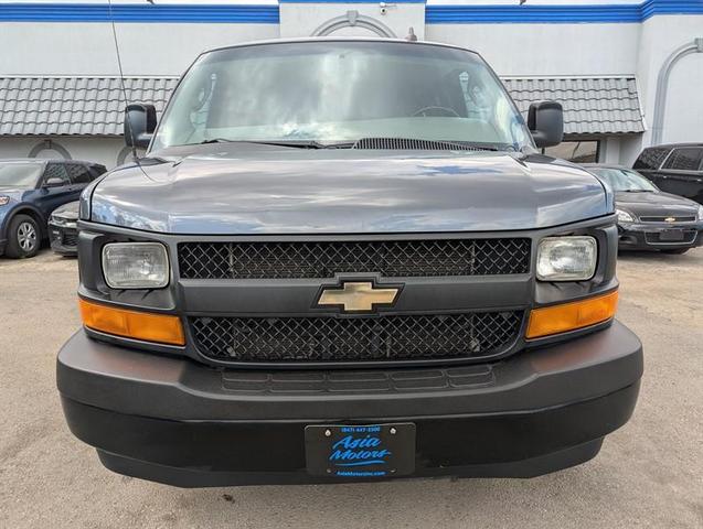 Photo of 2017 Gray Chevrolet Express 2500