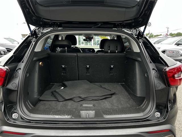 Photo of 2024 Mosaic Black Metallic Chevrolet Trax
