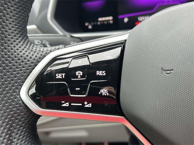 Photo of 2022 Deep Black Pearl Volkswagen Tiguan