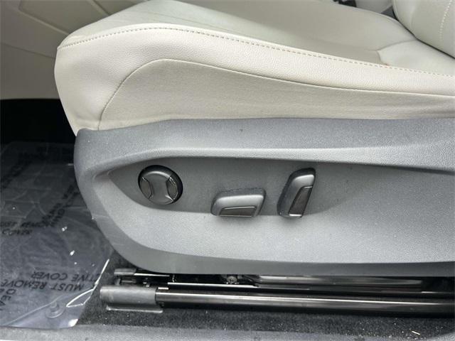 Photo of 2022 Deep Black Pearl Volkswagen Tiguan