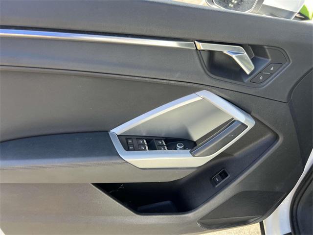 Photo of 2021 White Audi Q3