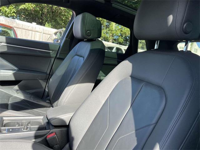 Photo of 2021 White Audi Q3