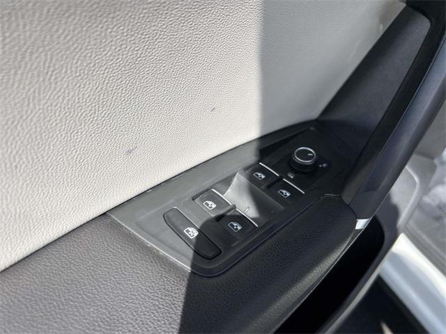 Photo of 2018 Pure White Volkswagen Tiguan